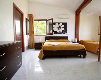 Hotel Paola - Carloforte - Bedroom