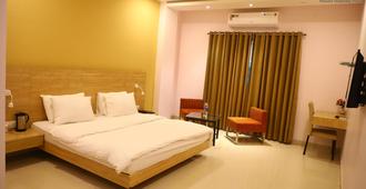 Little Chef Hotel - Kanpur - Schlafzimmer