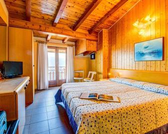 Hotel Castello - Tignale - Bedroom
