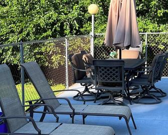 28 days + stays at the French Riviera Aurora In 2000 sq ft 2 bedroom - Aurora - Balcony