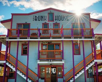 The Bunkhouse - Dawson City - Building