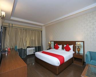 OYO 16565 Karnal Haveli - Karnal - Schlafzimmer