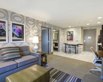Home2 Suites By Hilton Kci Airport - Kansas City - Living room