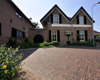 Villa Veertien - Dieren - Edificio