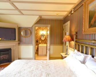 Union Gables Bed & Breakfast - Saratoga Springs - Bedroom