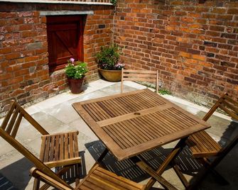 The Golden Lion Inn - Bridgnorth - Patio
