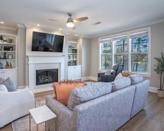 Great Views, Great Location, Near Ritz, No Stairs - Greensboro - Huiskamer