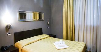 Small Hotel Royal - Padova - Makuuhuone
