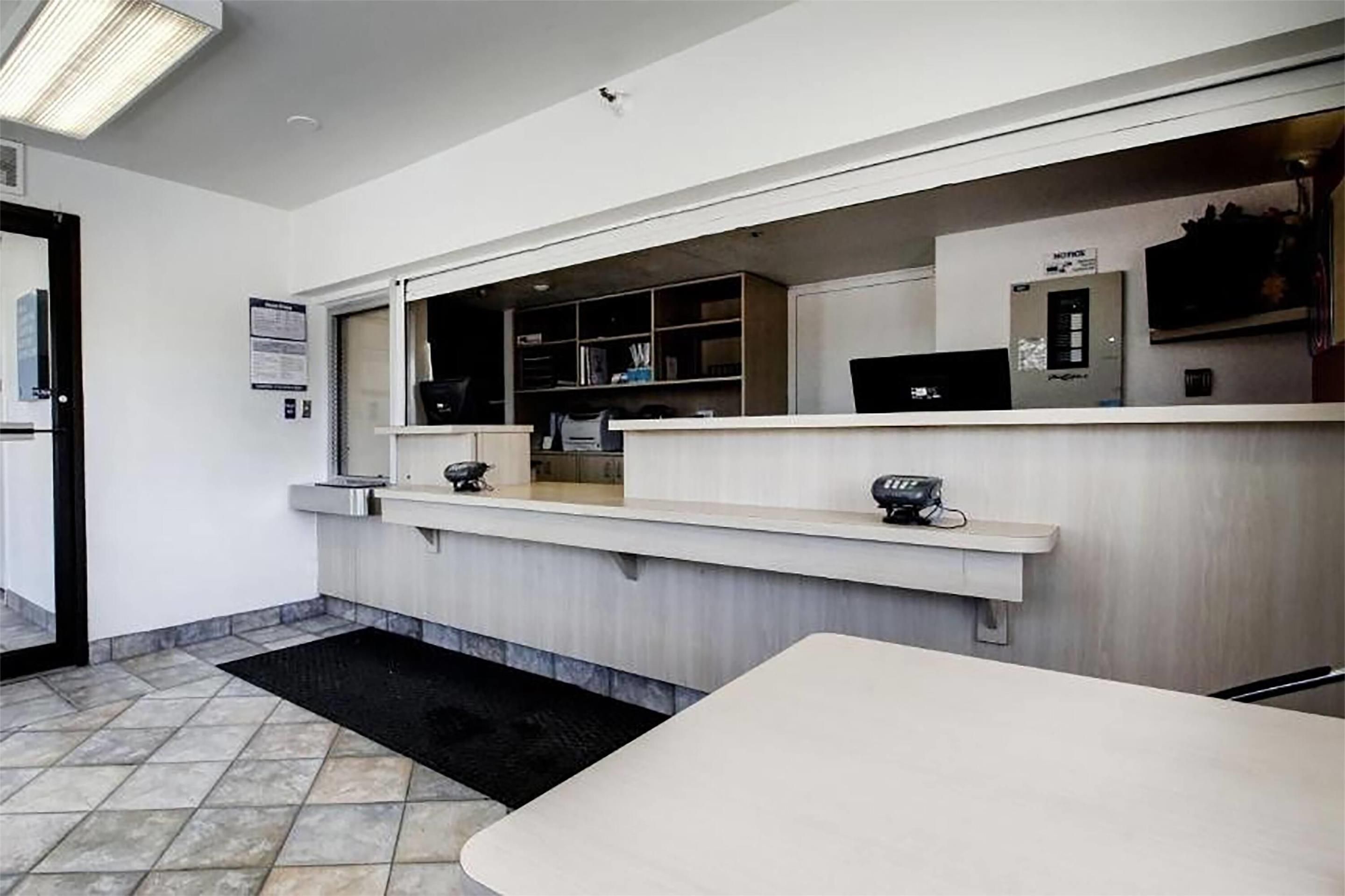 Super 8 by Wyndham Woods Cross - Salt Lake City North