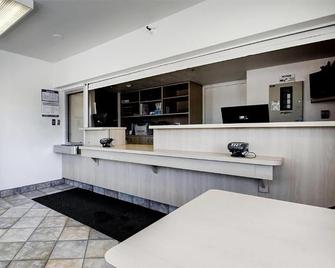 Super 8 by Wyndham Woods Cross - Salt Lake City North - Woods Cross - Lobby