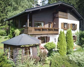 Vacation apartment right next to the forest, - Penk - Budova
