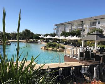 Salt Beachside Resort - Private Apartments by Holiday Management Company - Kingscliff - Pool