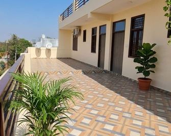 Hotel Hmi International - Meerut - Balcony
