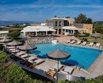 Restia - Acharavi - Piscina