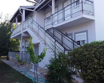 Elena Apartments - Sidari - Edificio
