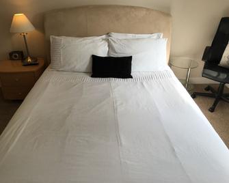 Sleep N Eat - Ascot - Bedroom