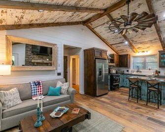 Up the Creek - single level modern farmhouse - Linville - Living room