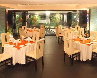 Hotel Delphi Grand Hyderabad - Hi-Tech City, Perfect for Business & Comfort - Hyderabad - Restaurant