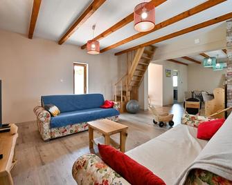 Amazing Home In Lonjica With Wifi - Vrbovec - Sala de estar