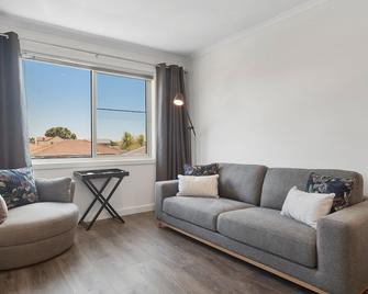 Seaside Escape - Mornington - Huiskamer
