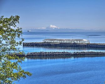 Waterfront Home ~ 6 Mi to Olympic National Park! - Port Angeles - Vista del exterior