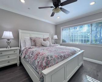 Stunning 8 bedroom 6 bathroom Pool Home - Anaheim - Schlafzimmer