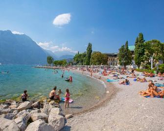 Cozy Apartment In The Heart Of Riva - Riva del Garda - Beach