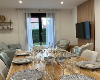 Sunny House - Villa 4 chambres - Saint Genis Les Ollières - Saint-Genis-les-Ollières - Comedor