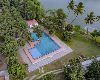 Ambik Riverside Camp And Resort - Navsari - Piscina