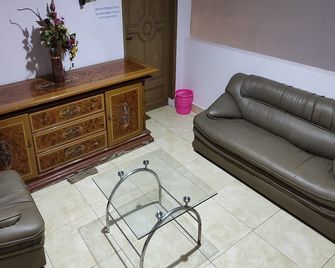 Hotel O Pondok Almirah - Mamuju - Lobby