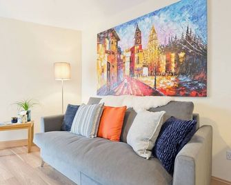 Stylish Stay with Kitchen Near Sandymount Dublin - Dublin - Living room