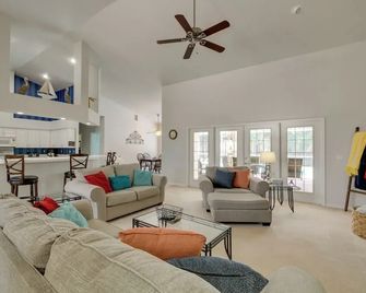 'simplicity' Citrus Springs Home ~ 4 Mi to Rivers! - Dunnellon - Sala de estar