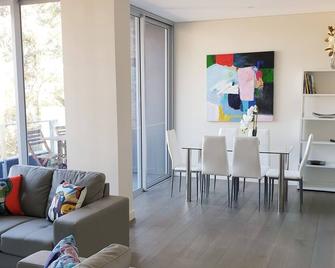 Modern Luxury! 2b2b Apt, Water View, Location For Work Or Relaxation. - Gosford - Dining room