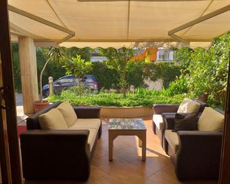Palmiye Hotel - Ozdere - Innenhof