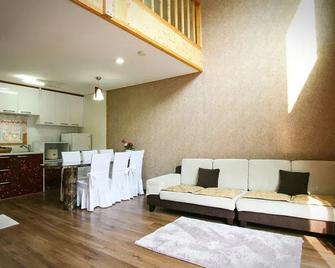 Four Seasons Pension - Pyeongchang - Soggiorno