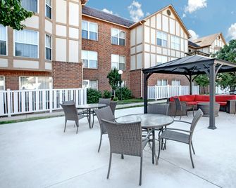 Affordable Suites of America Detroit-Warren - Warren - Патіо