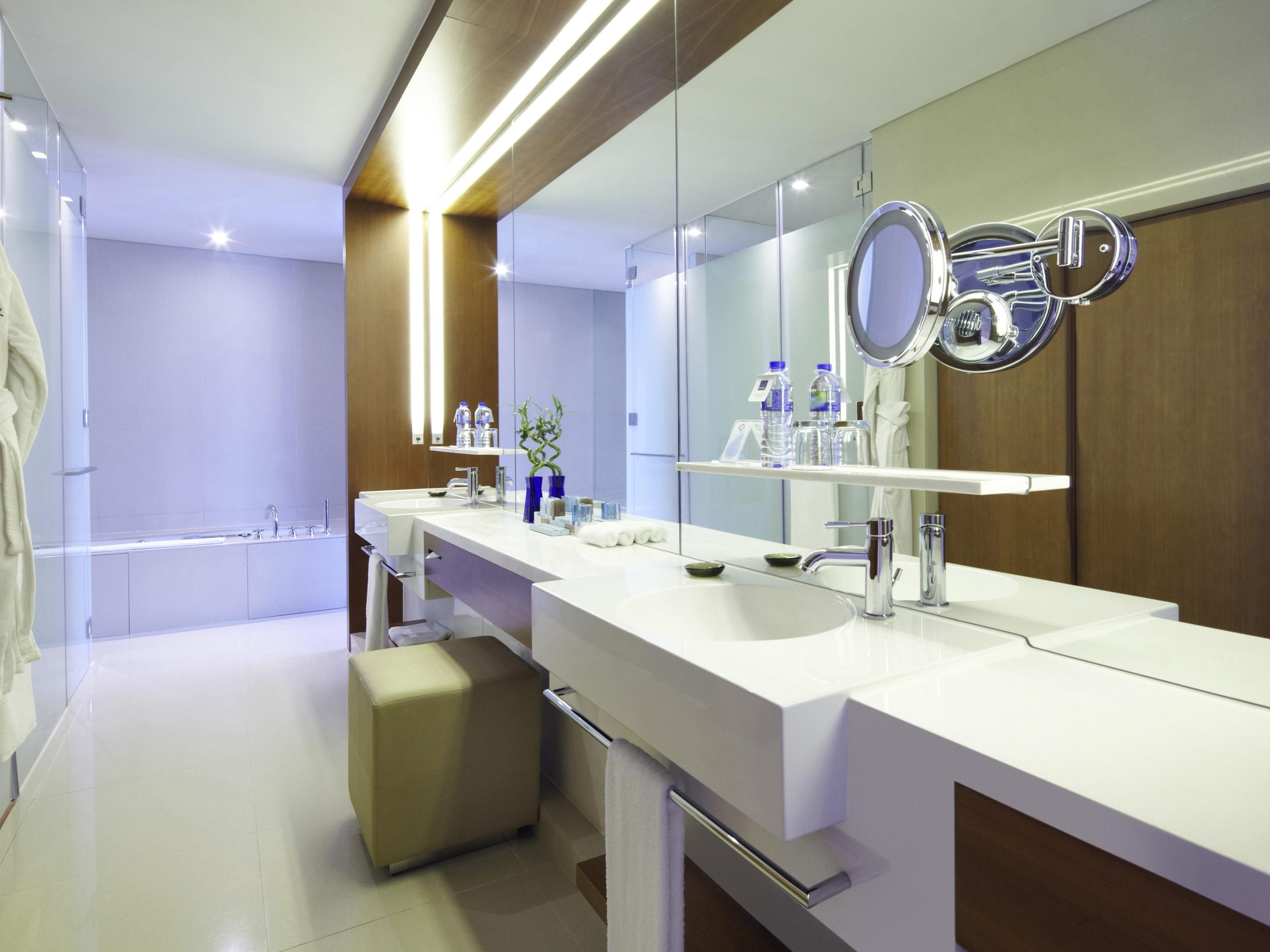 Novotel Hong Kong Citygate thumbnail 3