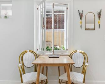 Charming Parisian studio in Denver, Colorado - Denver - Salle à manger