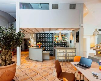 Brit Hotel Confort Nîmes Ouest - A9 Sortie 25 - Nimes