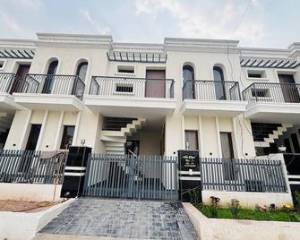 Stay Royal Bnb - Luxury Villa - Kharar - Building