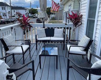 Ocean View-third house from the beach and boardwalk! - Seaside Heights - Balcony