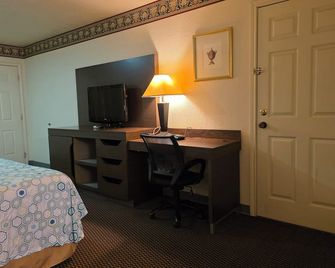 Winnie Inn Suites & Rv Park - Winnie