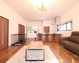 Decopinhouse - Hanamaki - Sala de estar