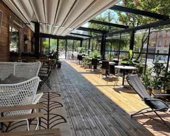 Auberge de Jeunesse HI Paris Yves Robert - Paris - Hàng hiên