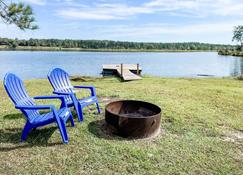 Rustic Cabin Overlooking Private 48 Acre Bass Fishing Lake - Lucedale - Patio