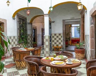 Hotel Meson de Isabel - Santiago de Querétaro - Patio