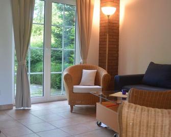 Bright, sunny house in a quiet location - Grossefehn - Living room