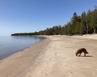 R&S Lakeside Cottage Beautiful Large Sand Beach Door County Limestone Fireplace - Sturgeon Bay - Strand