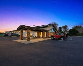 Hotel 8 - Fergus Falls - Edificio