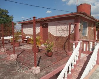 Casa La Ceiba D&L (Pinar del Rio) - Pinar del Río - Patio